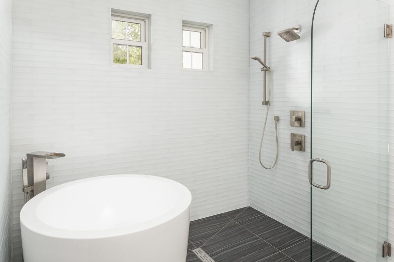 Space-saving Bathtubs